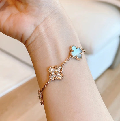 [⭐Spark] CLOVER 5 MOTIF GRAY MOP BRACELET COLLECTION