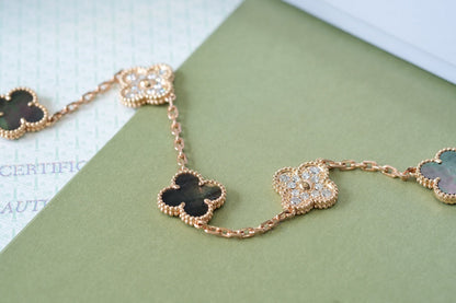 [⭐Spark] CLOVER 5 MOTIF GRAY MOP BRACELET COLLECTION