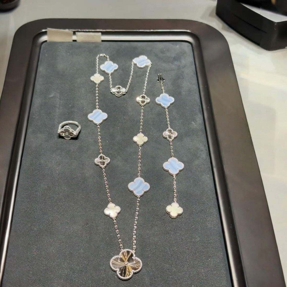 [⭐Spark]DETACHABLE CLOVER 15(11+4) FLOWER SILVER NECKLACE SET