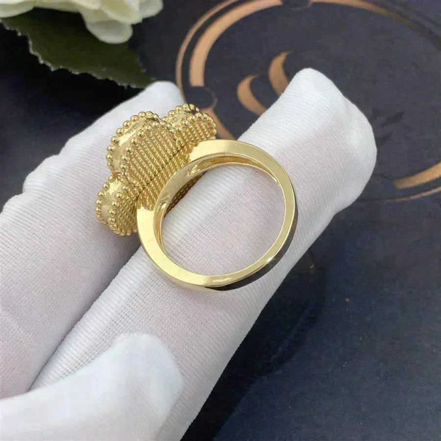 [⭐Spark]CLOVER WHITE MOP RING