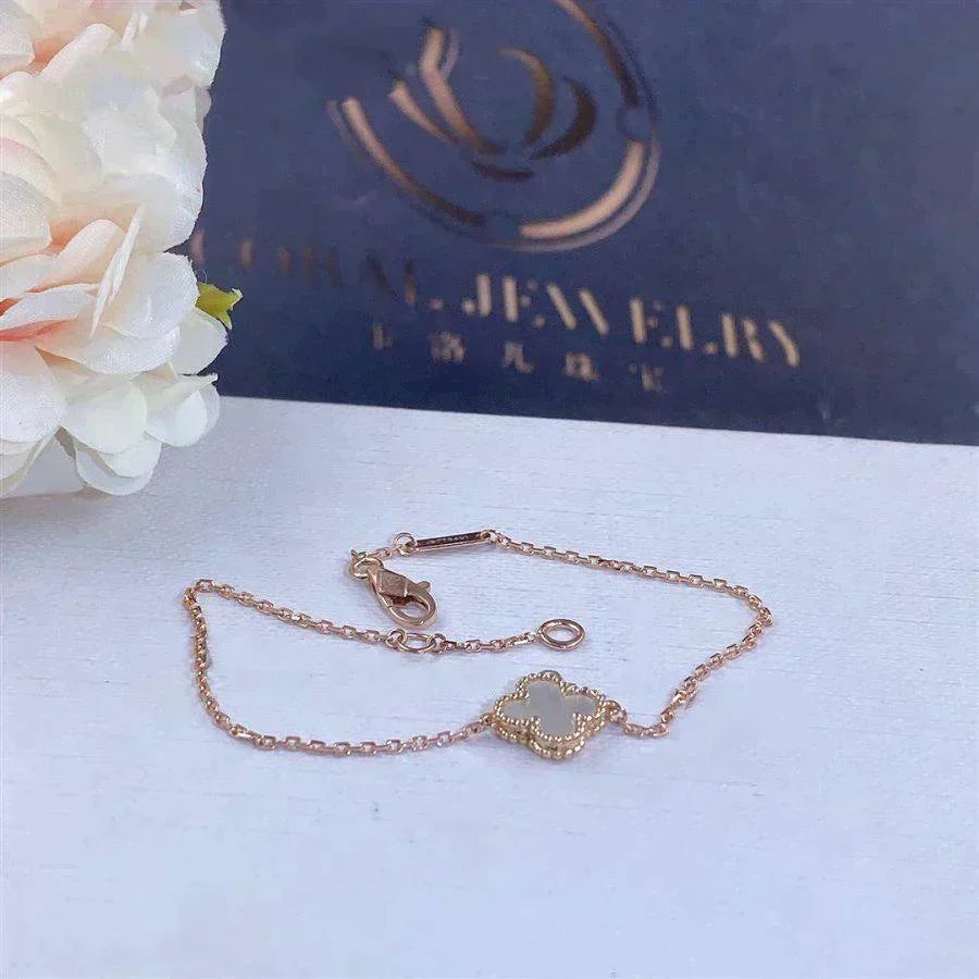 [⭐Spark]CLOVER WHITE MOP SINGLE FLOWER BRACELET