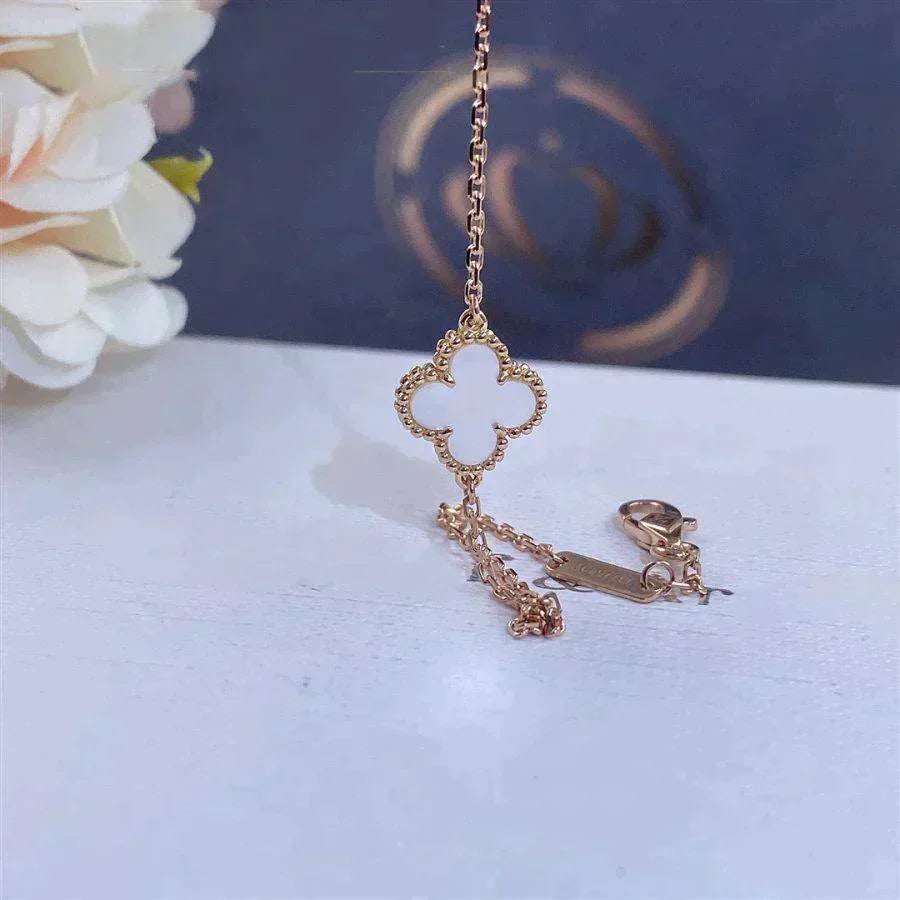 [⭐Spark]CLOVER WHITE MOP SINGLE FLOWER BRACELET