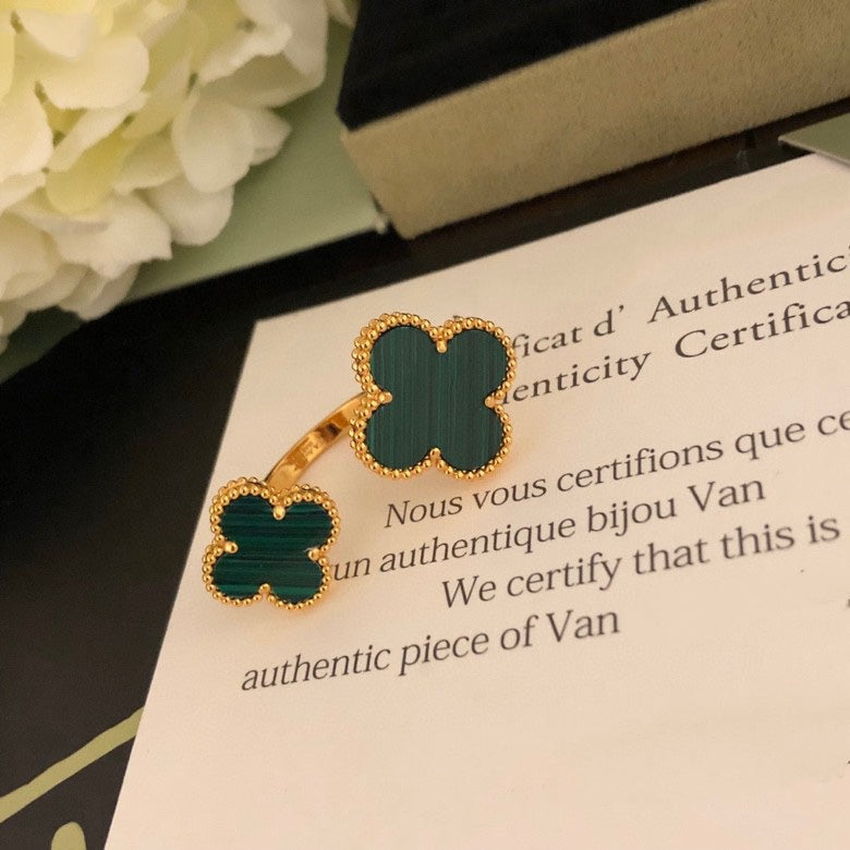 [⭐Spark]CLOVER BETWEEN THE FINGER RING