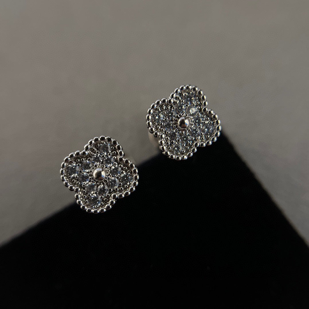 [⭐Spark]CLOVER MINI DIAMOND STUD EARRINGS