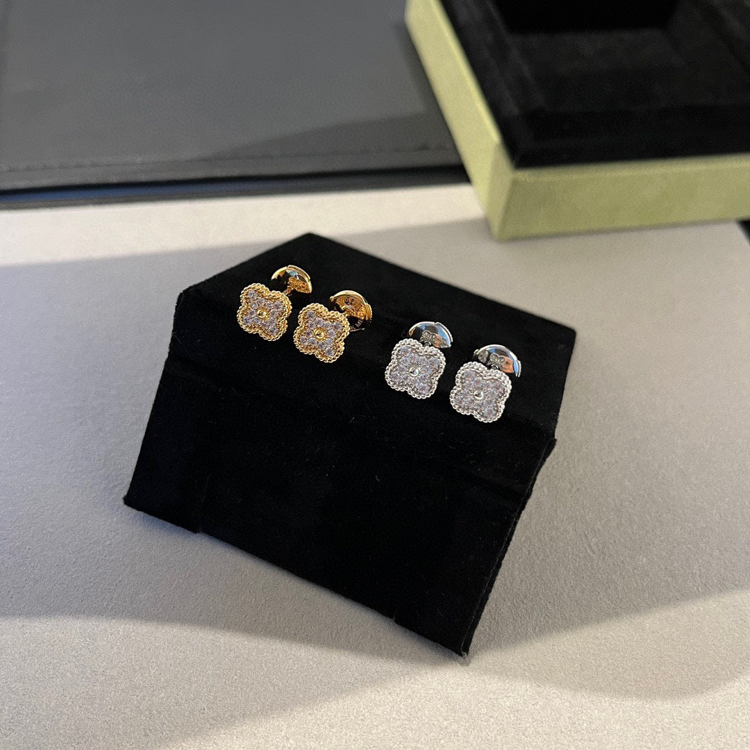 [⭐Spark]CLOVER MINI DIAMOND STUD EARRINGS