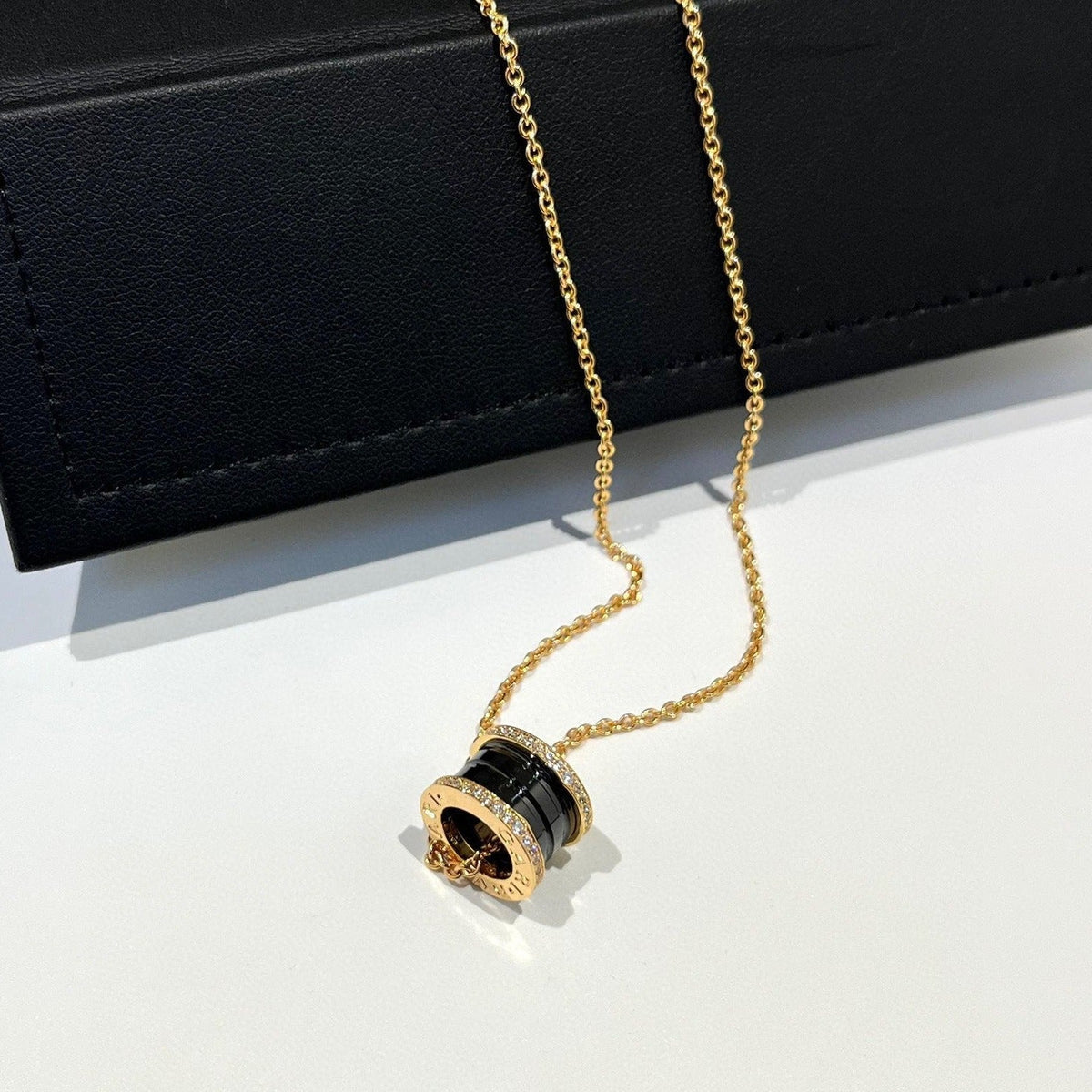[⭐Spark]ZERO 1 BLACK CERAMIC DIAMOND PINK GOLD NECKLACE