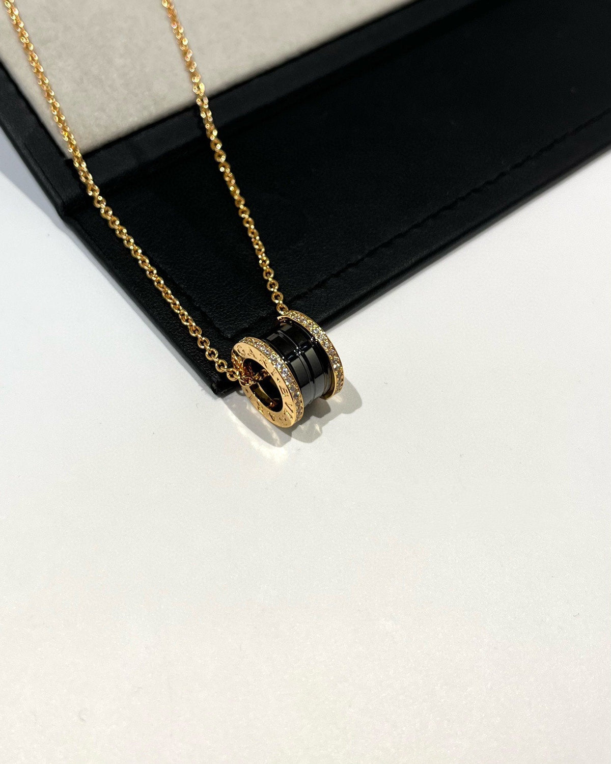 [⭐Spark]ZERO 1 BLACK CERAMIC DIAMOND PINK GOLD NECKLACE