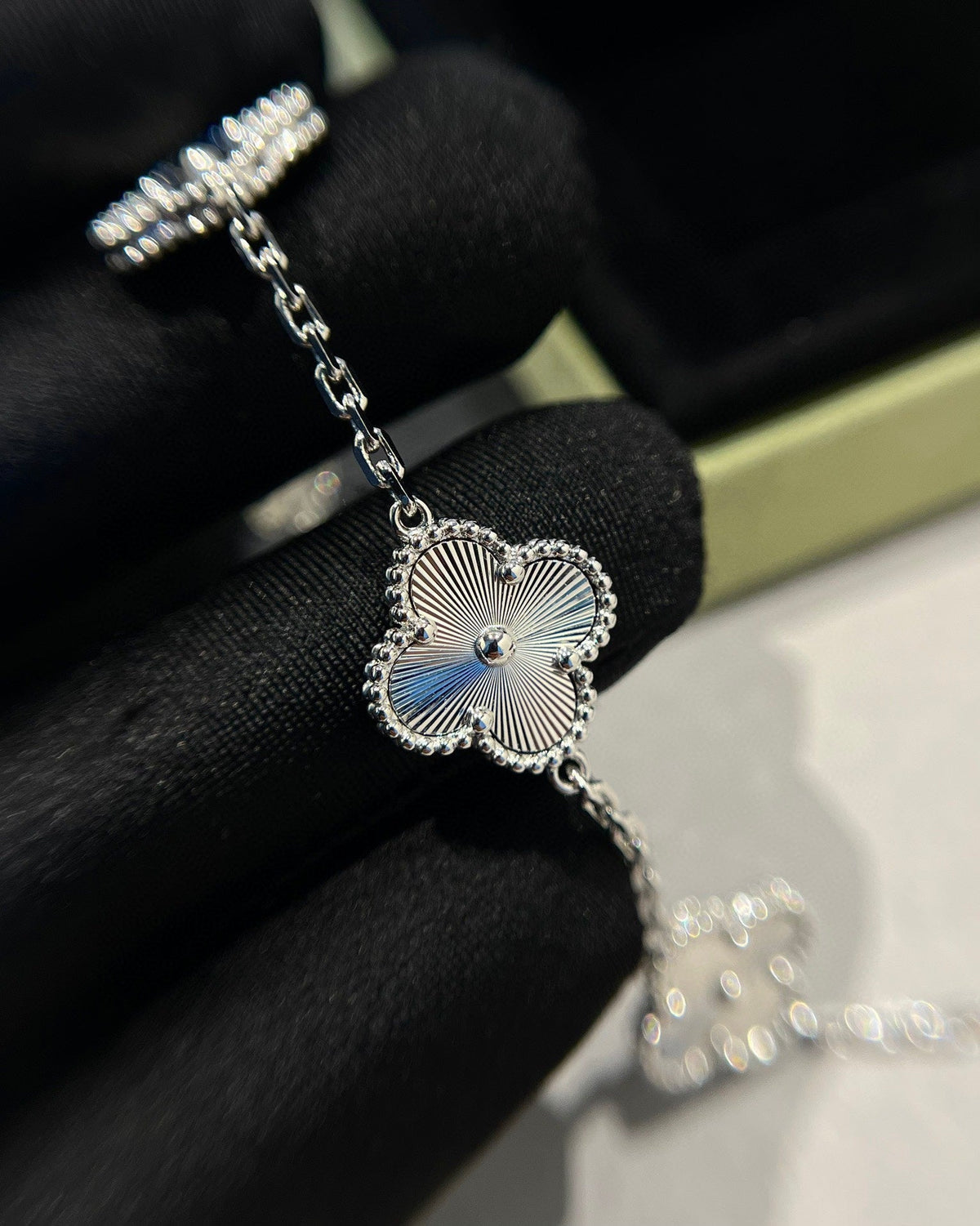 [⭐Spark] CLOVER 5 MOTIF LASER BRACELET COLLECTION
