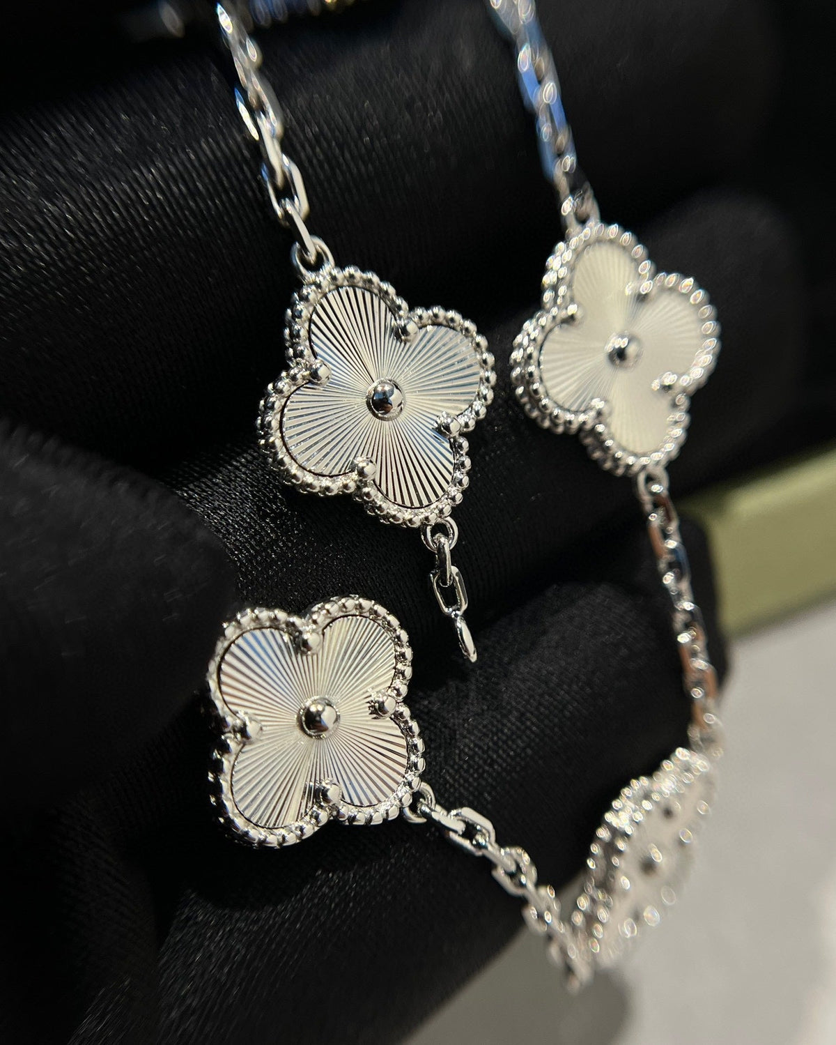 [⭐Spark] CLOVER 5 MOTIF LASER BRACELET COLLECTION