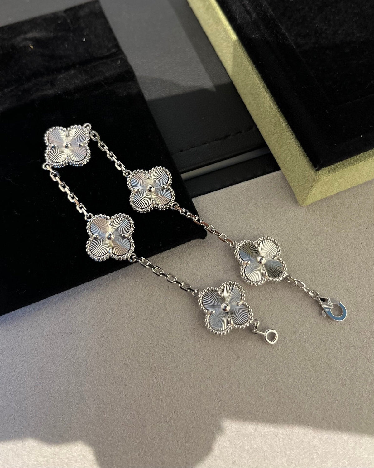 [⭐Spark] CLOVER 5 MOTIF LASER BRACELET COLLECTION