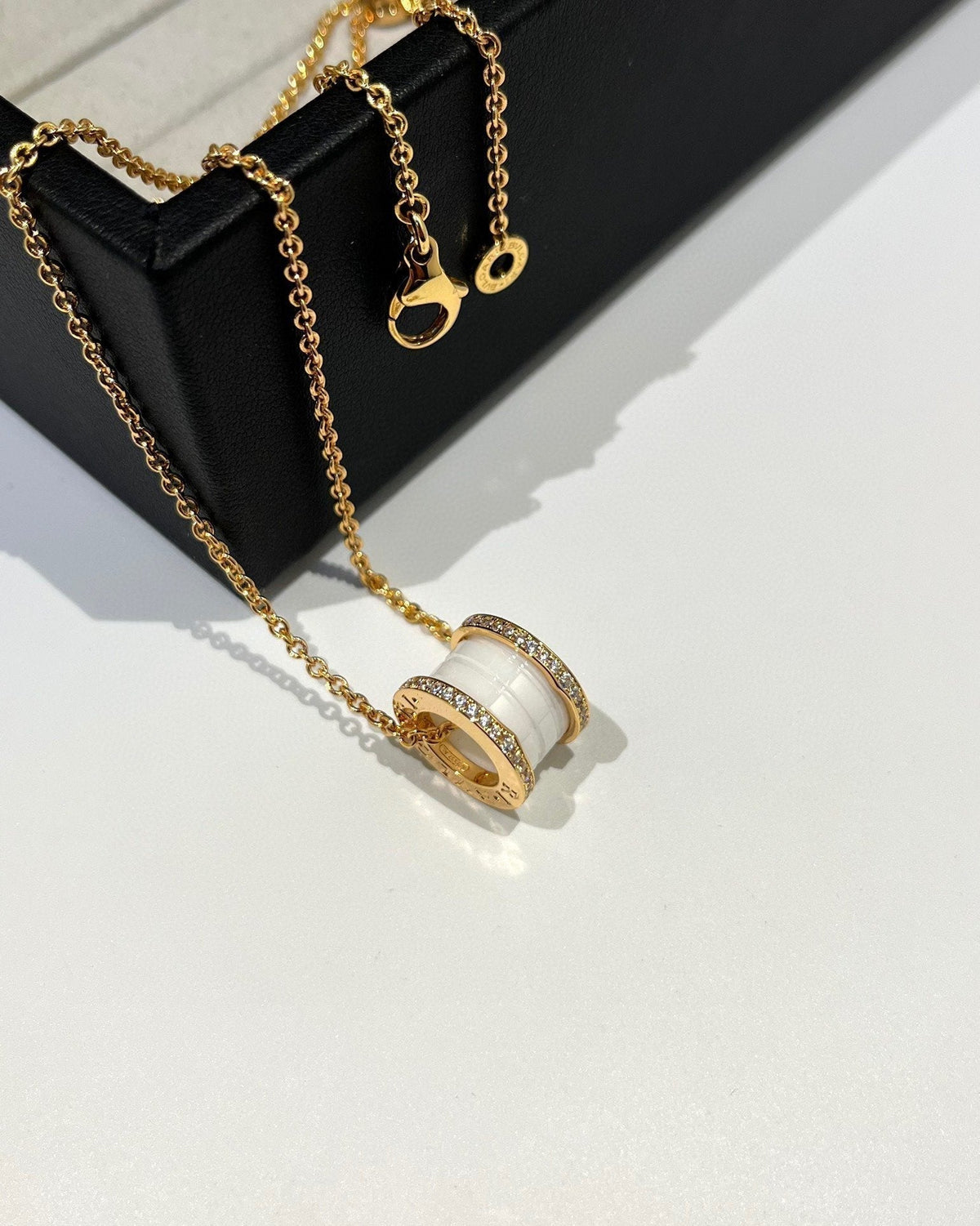 [⭐Spark]ZERO 1 WHITE CERAMIC DIAMOND PINK GOLD NECKLACE